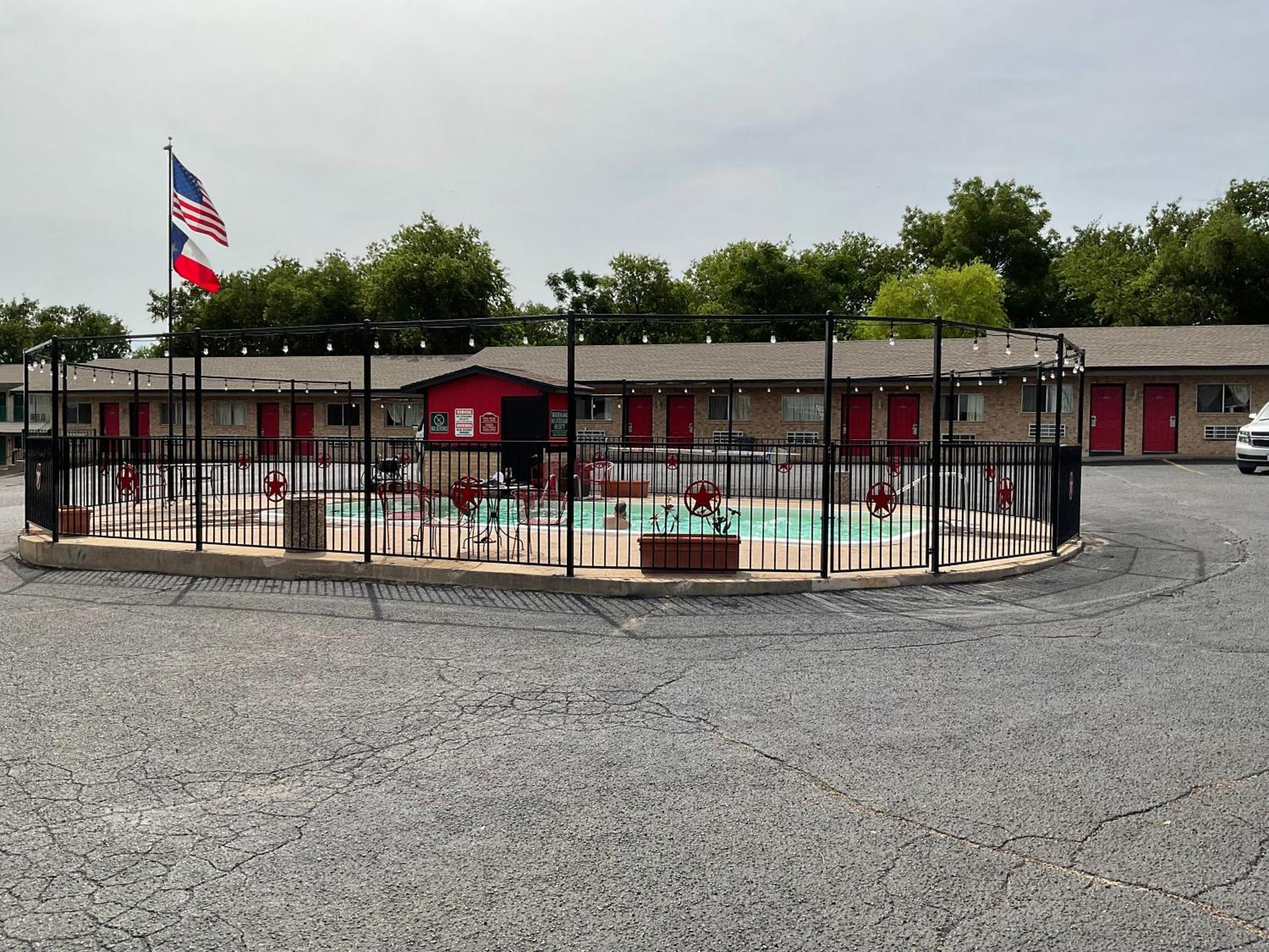 Glen Rose Inn & Suites المظهر الخارجي الصورة