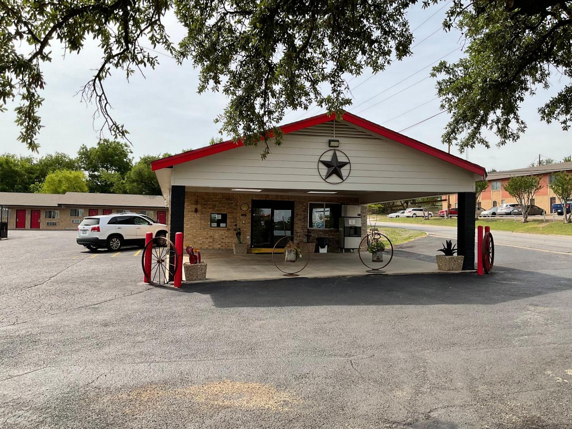 Glen Rose Inn & Suites المظهر الخارجي الصورة